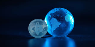 Als Teil der umfassenderen globalen Finanzmärkte wird Kryptowährung dargestellt